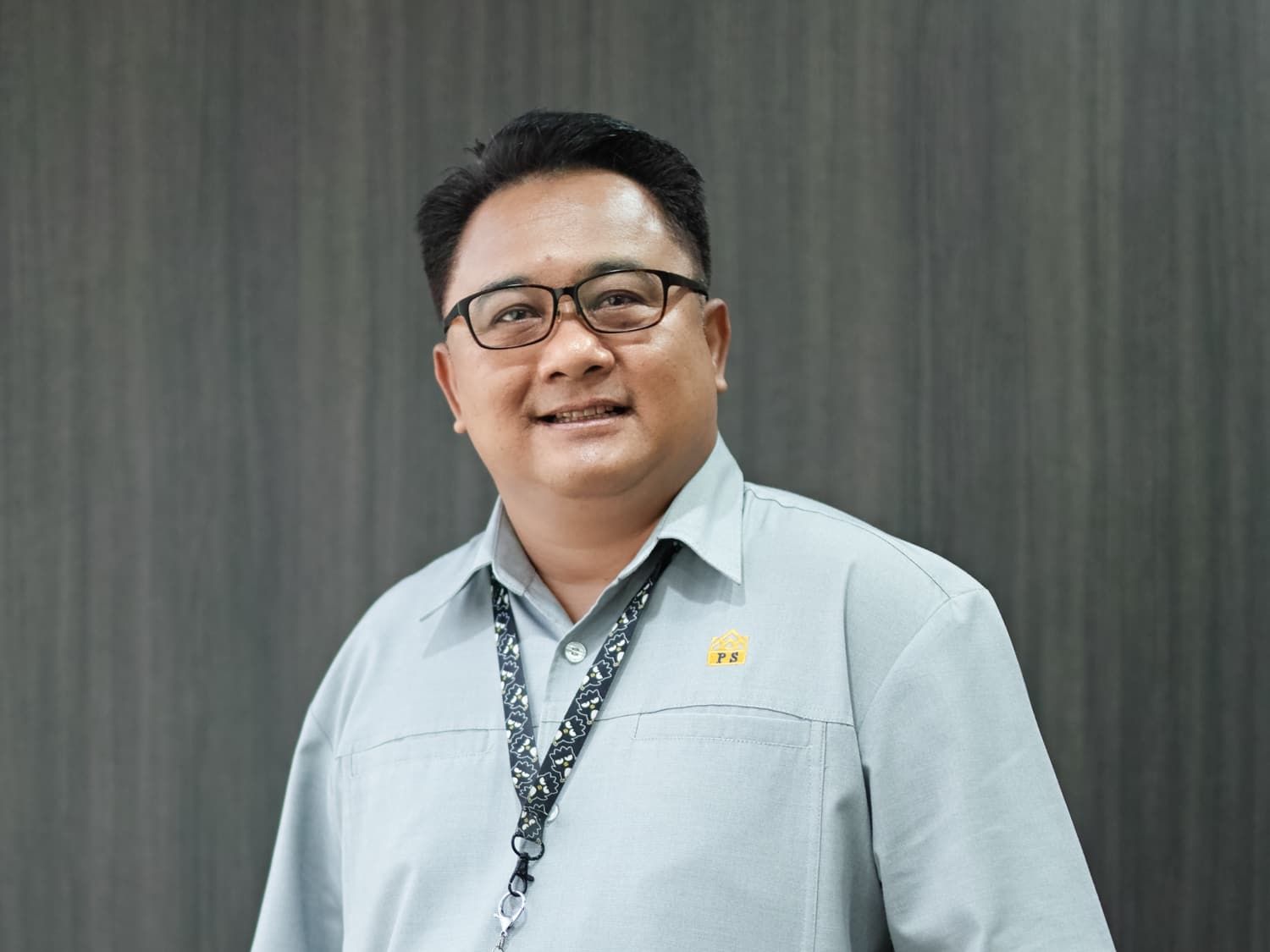 คุณอภิสิทธิ์ บุญธรรม